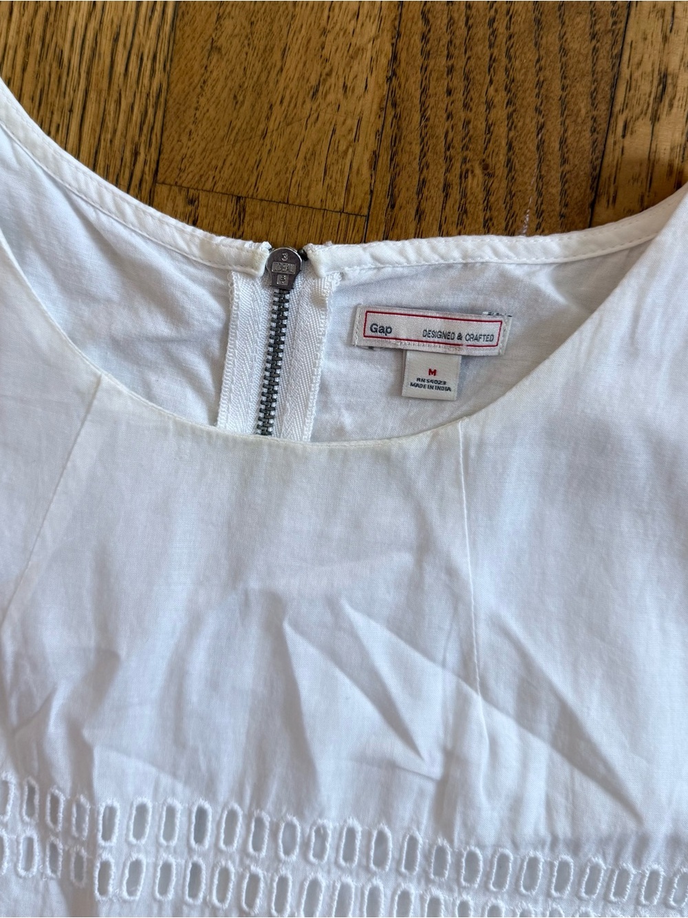 Gap Designed & Crafted White Embroidered Cotton Shift Dress Size Medium - Picture 2 of 4